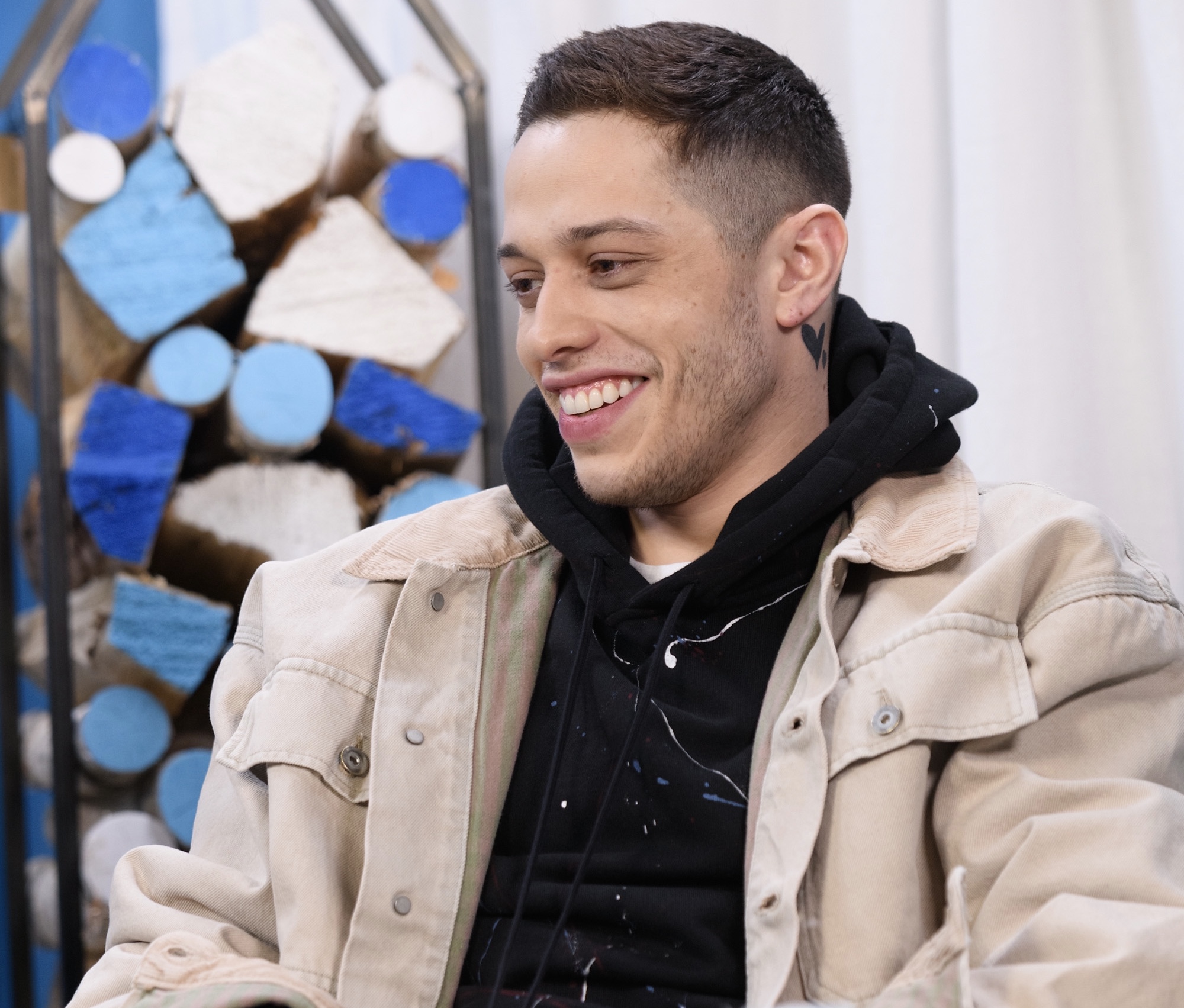 Pete Davidson And Kate Beckinsale Exchange Tongues! 