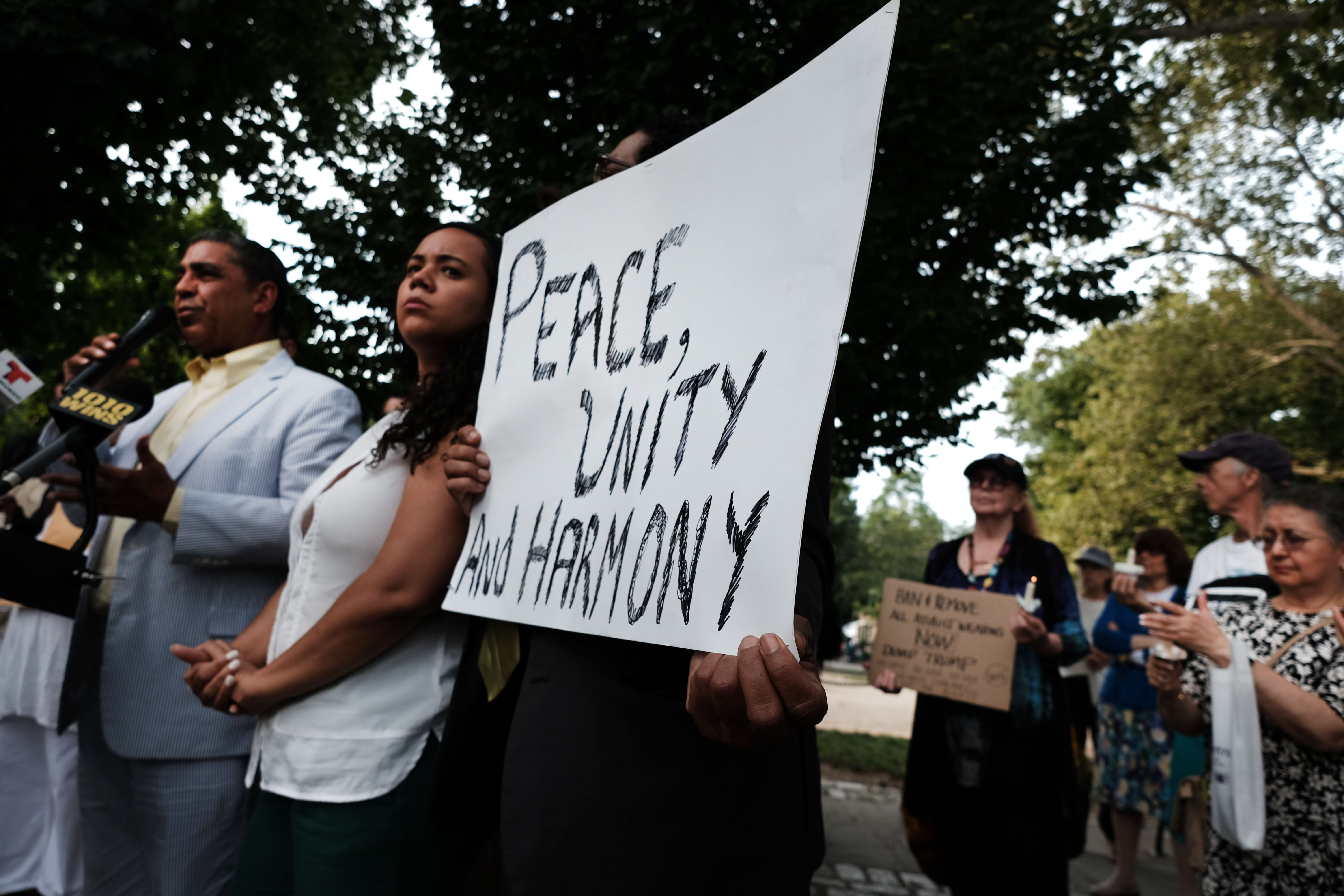 New Yorkers Remember Victims Of Mass Shootings In El Paso And Dayton